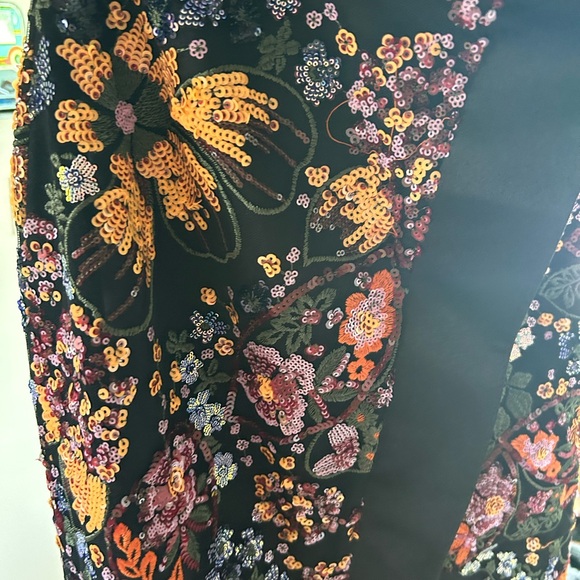 New never worn. Fits like a 10-12. Rengin dress. Size 44. - Picture 5 of 7